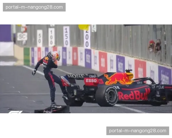 “维修站的一幕:巴黎-鲁贝赛道上,技师20秒内完成爆胎更换” “维修站的一幕:巴黎-鲁贝赛道上,技师20秒内完成爆胎更换”